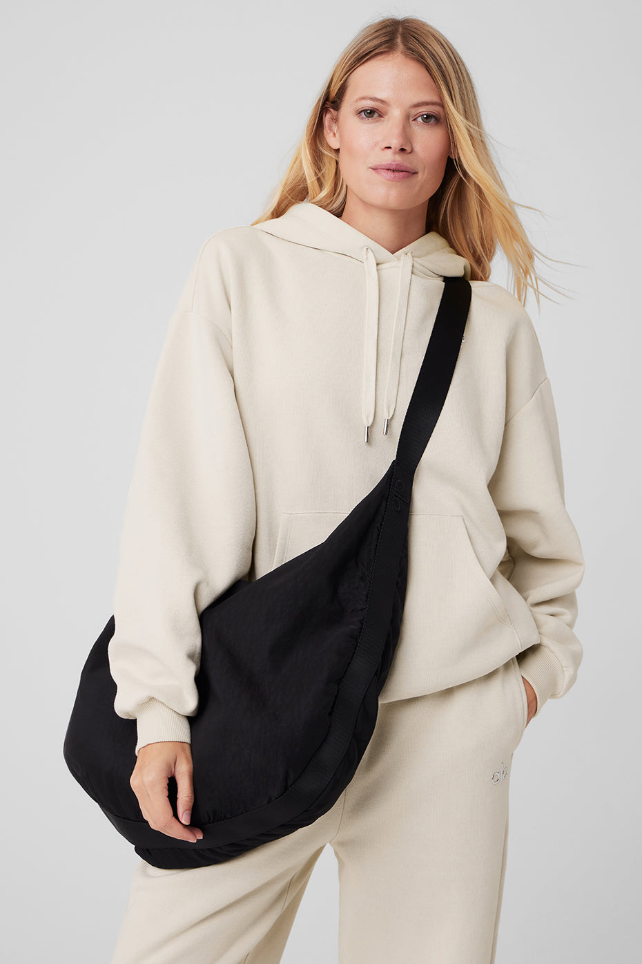 新作!! Alo Yoga On The Go スリングバッグ On The Go Gym Sling Bag - Black – Alo Yoga Mexico