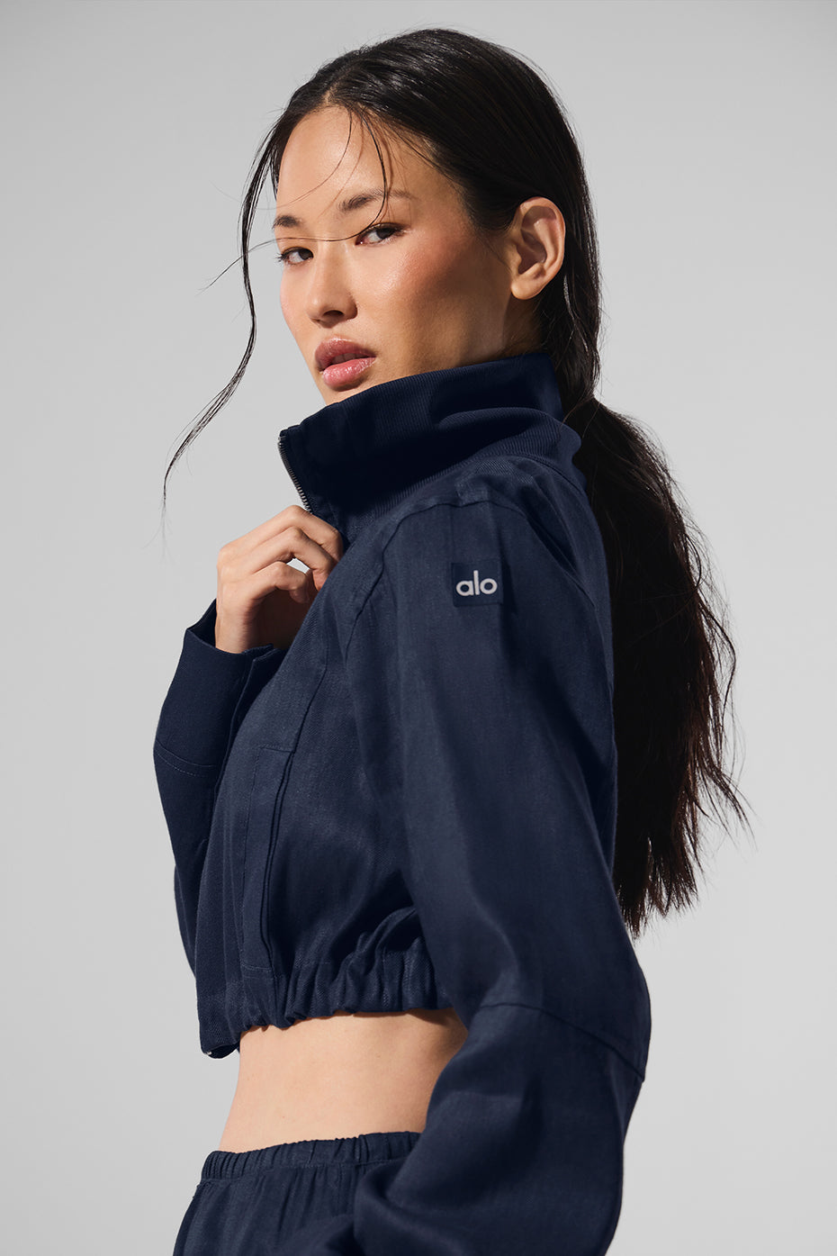 ブルゾン [Alo Yoga] Linen Cropped Getaway Jacket Linen Cropped Getaway Jacket - Macadamia | Alo Yoga