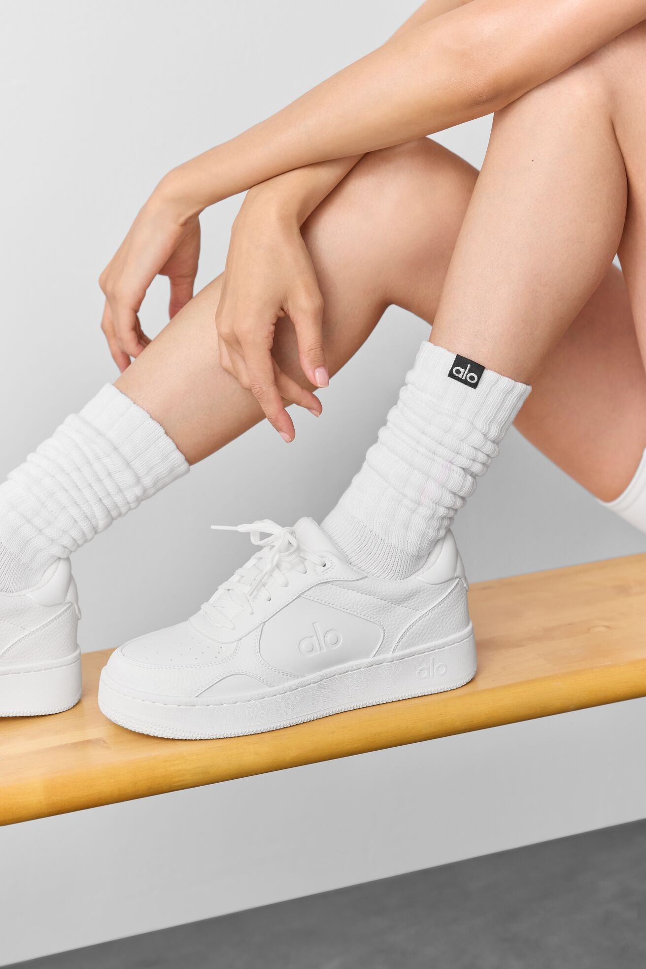 ALO Yoga Recovery Mode Sneaker ホワイト 23cm ALO Recovery Mode Sneaker - Gravel/White | ALO