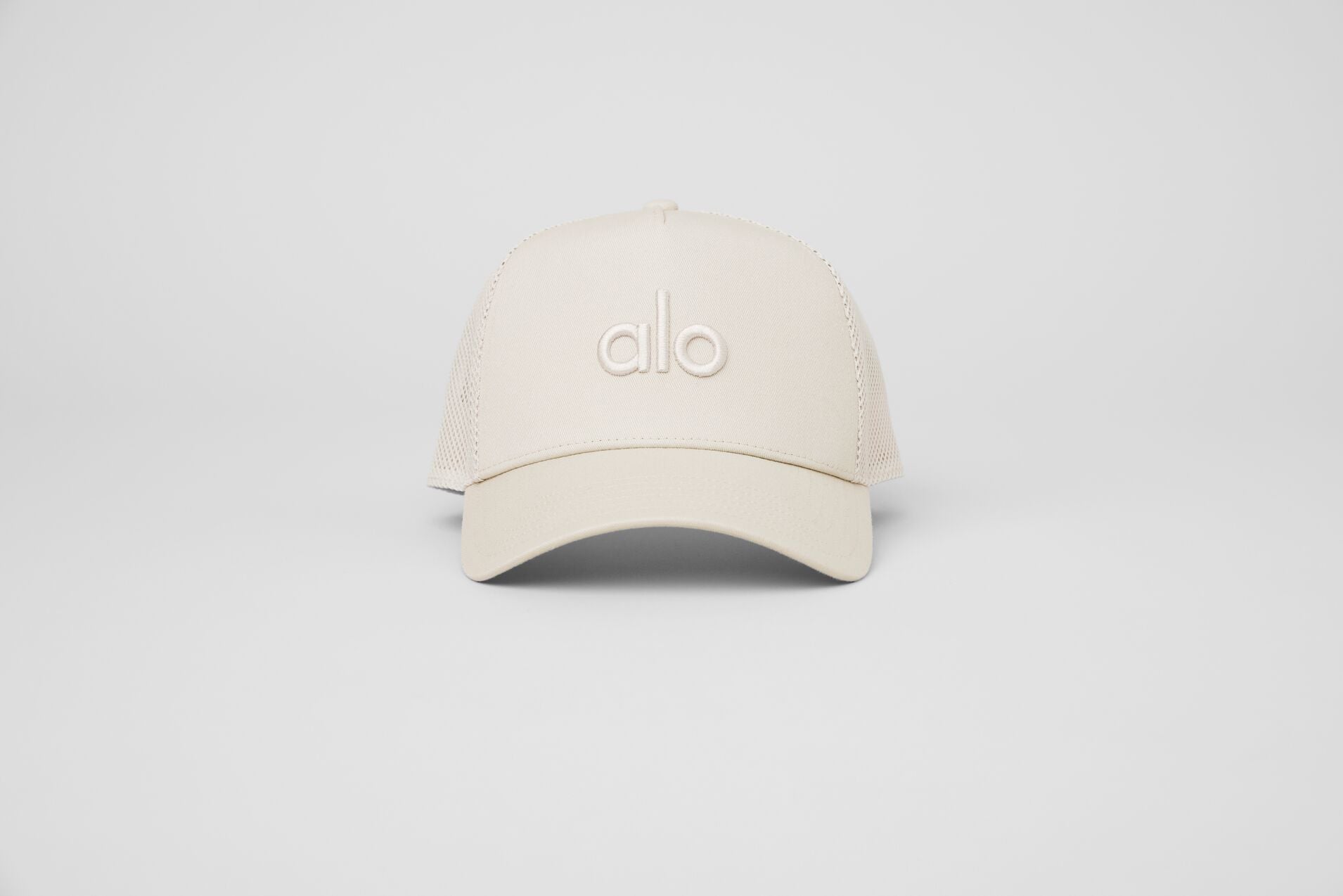 ★alo★ District Trucker Hat ベージュ District Trucker Hat - Gravel | ALO