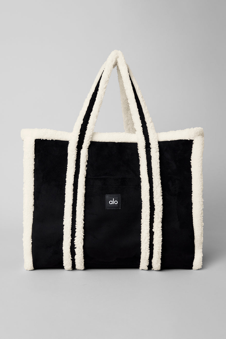 【ALO Yoga】Winterfun Tote Bag(送料込み) Winterfun Tote Bag - Black/Ivory – Alo Yoga Mexico