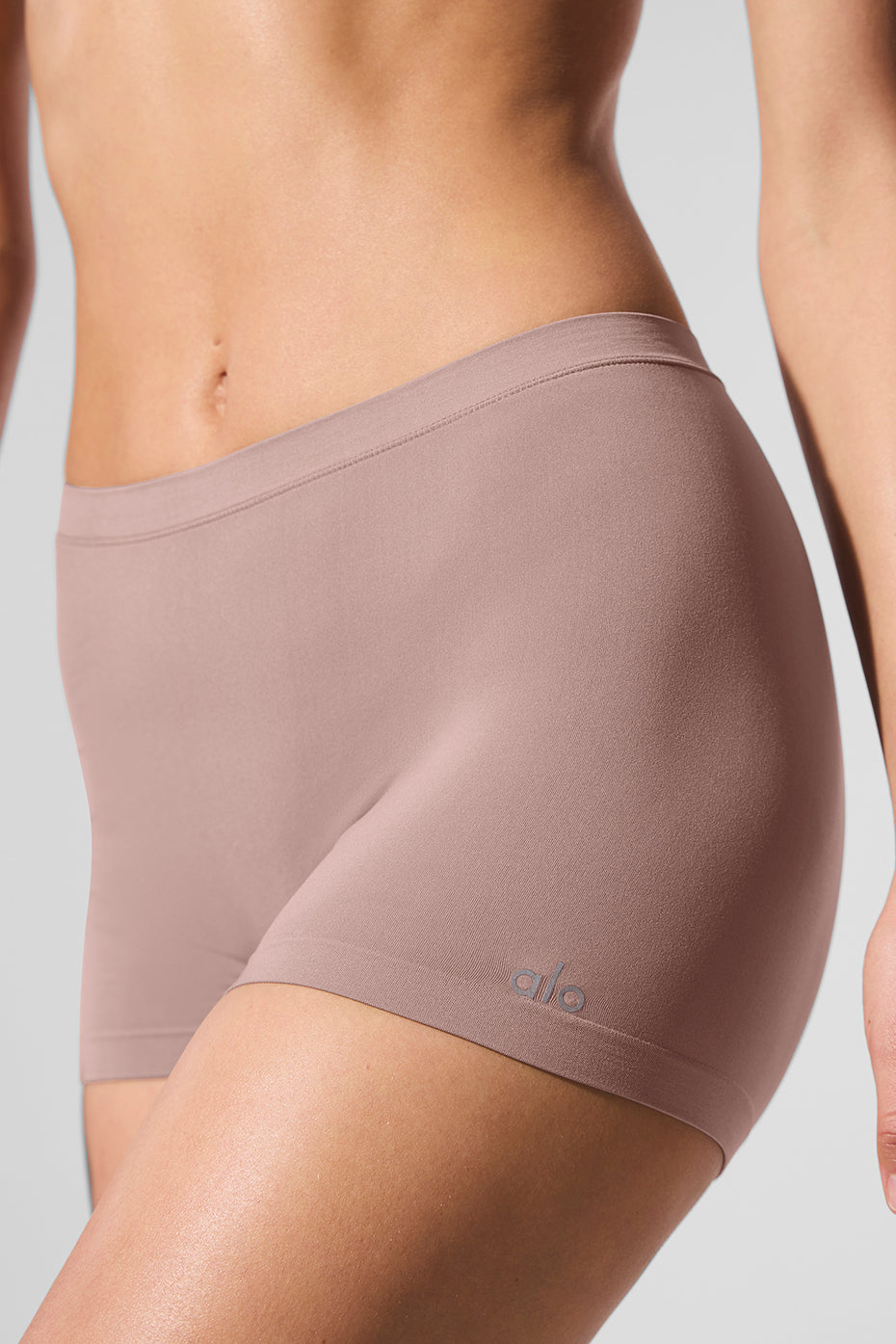 Sheer Glow Boyshort - Taupe – Alo Yoga Mexico