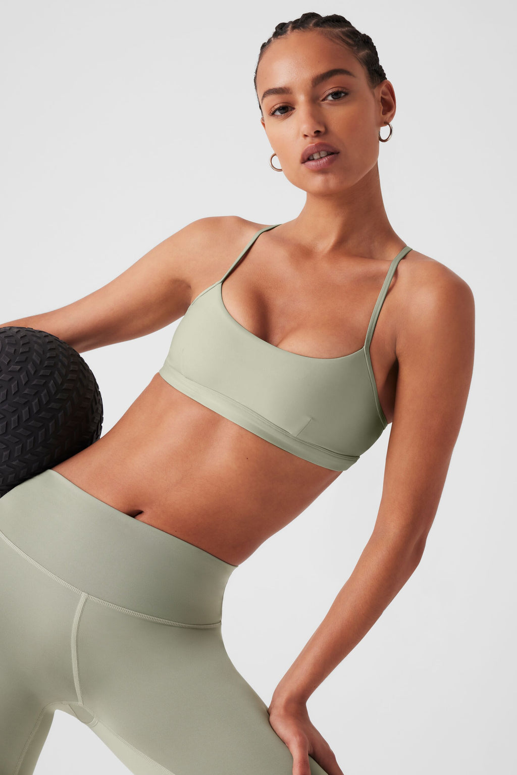 Alo Yoga Official Store - Harga & Model Terbaru Maret 2024