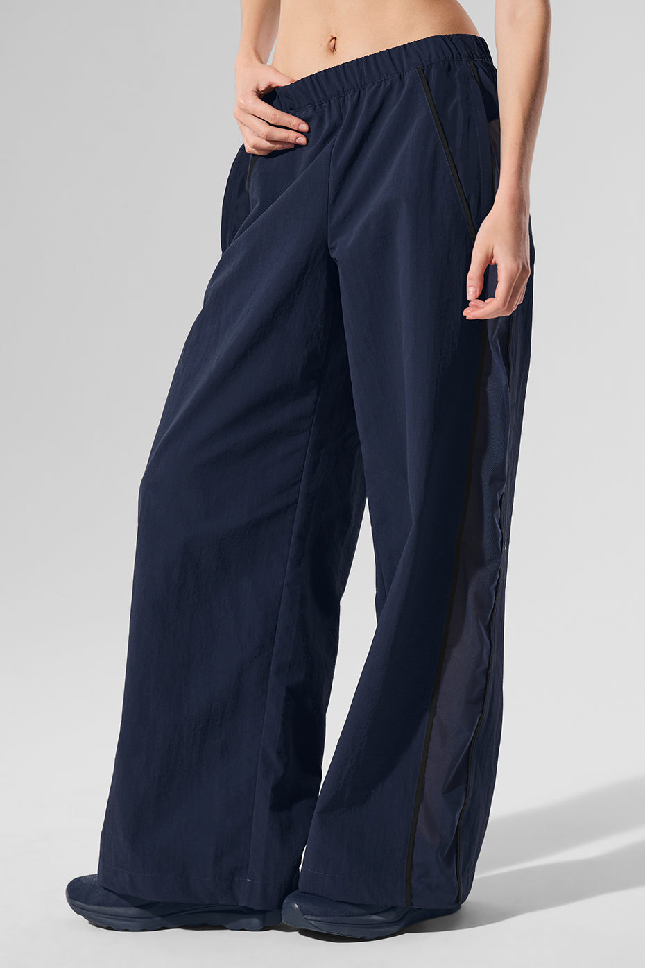 パンツ [Alo Yoga] High-Waist Origin Wide Leg Track Pant ALO Yoga】High-Waist Origin Wide Leg Track Pant (ALO Yoga