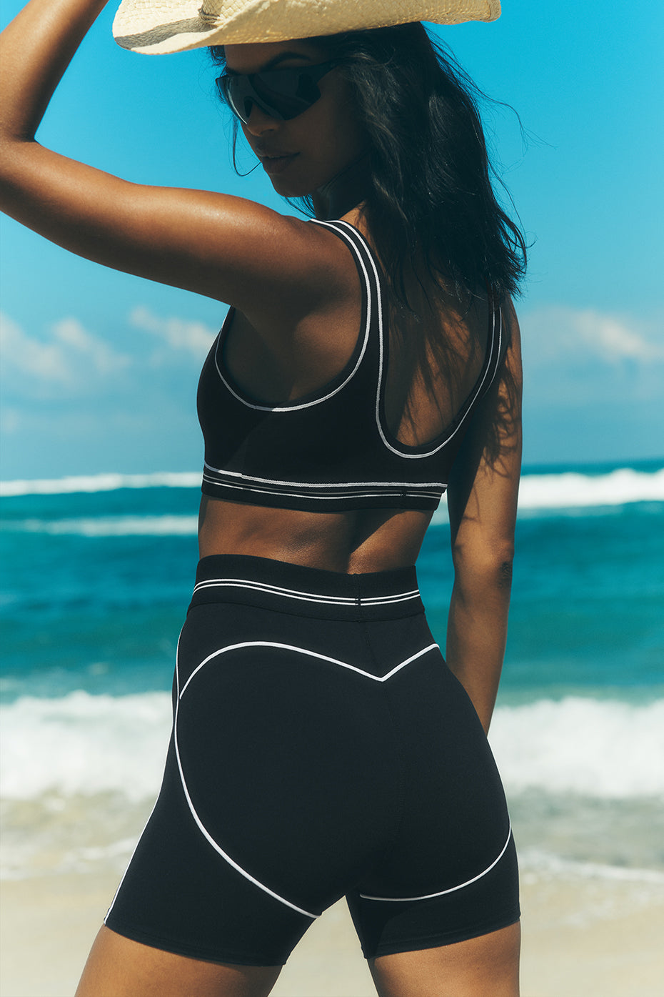 4” Airbrush High-Waist Heart Throb Short - Black/White – Alo