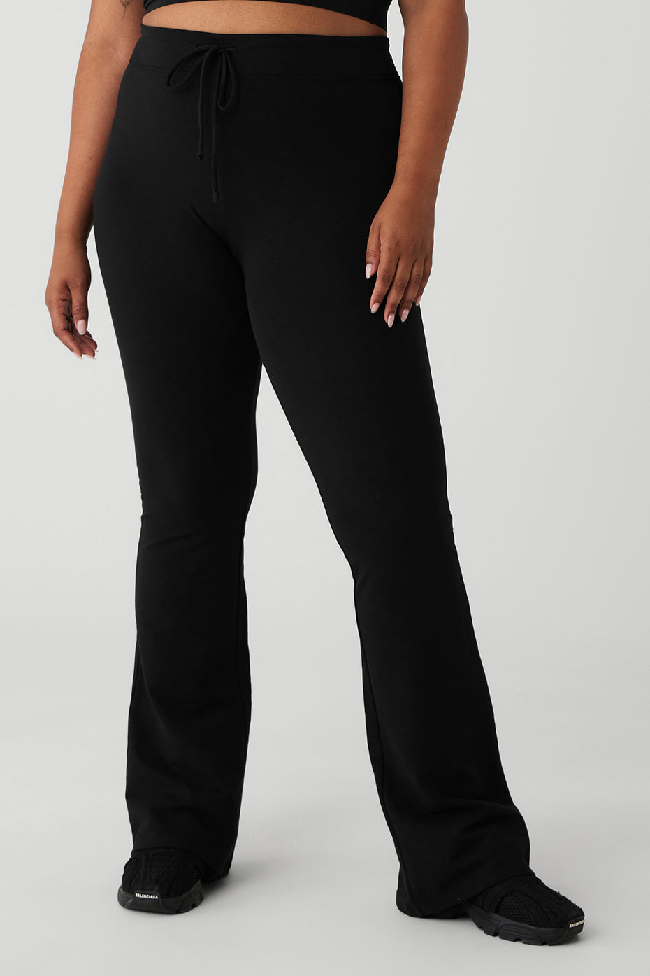 新品未使用【alo】Sway Bootcut Sweatpant ブラック Sway Bootcut Sweatpant - Black | ALO